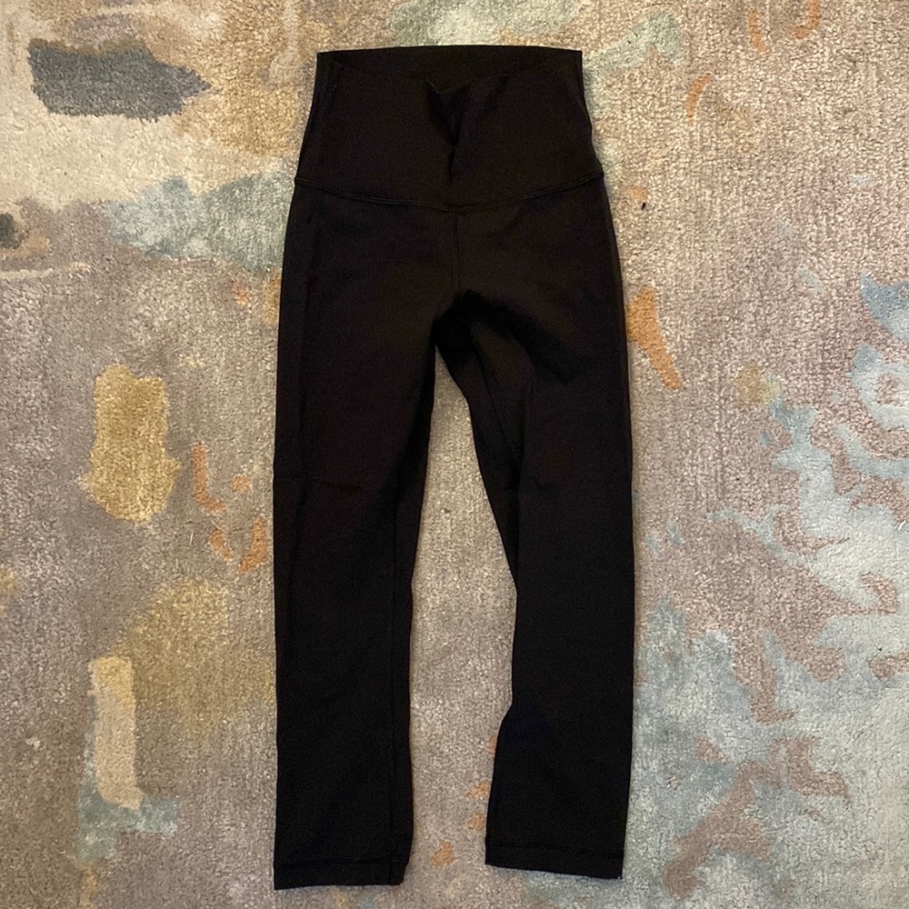 LULULEMON CROPPED LEGGINGS SIZE 2
